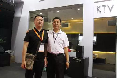 剧场草莓视频黄色在线观看灯光