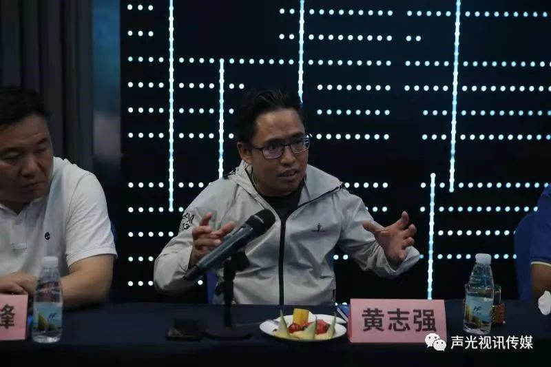 ZOBO董事长张新峰作为声光视讯行业联盟代表赴豫芒温暖灾区，传递爱心