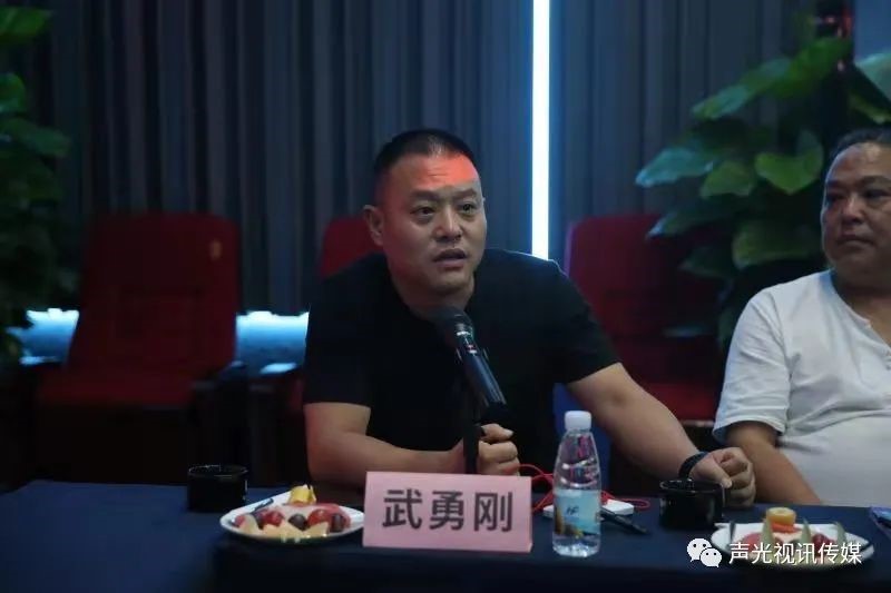 ZOBO董事长张新峰作为声光视讯行业联盟代表赴豫芒温暖灾区，传递爱心