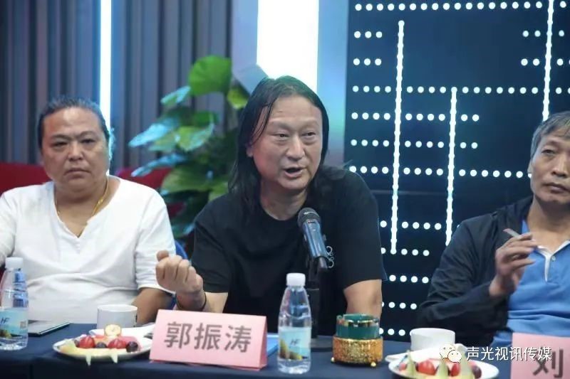 ZOBO董事长张新峰作为声光视讯行业联盟代表赴豫芒温暖灾区，传递爱心