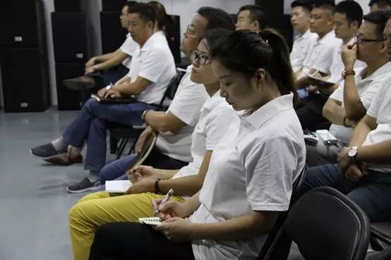 ZOBO草莓视频在线观看网站年中员工培训