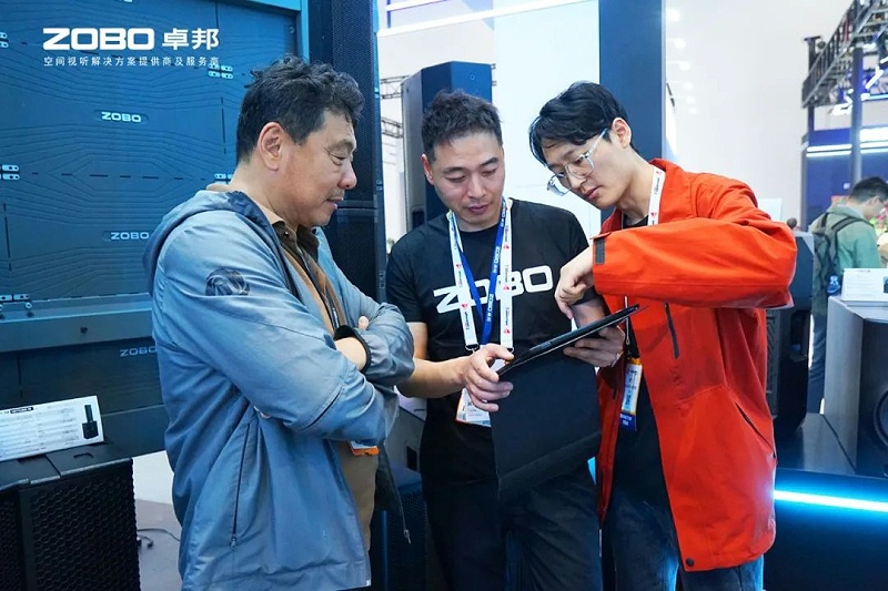 2聚焦展会盛况丨北京infocomm展 ZOBO草莓视频在线观看网站展会第二天 热度依旧不减 好评如潮