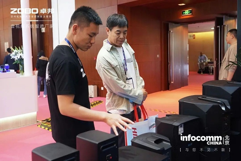 8聚焦展会盛况丨北京infocomm展 ZOBO草莓视频在线观看网站新品亮相第二天 热度依旧不减 好评如潮