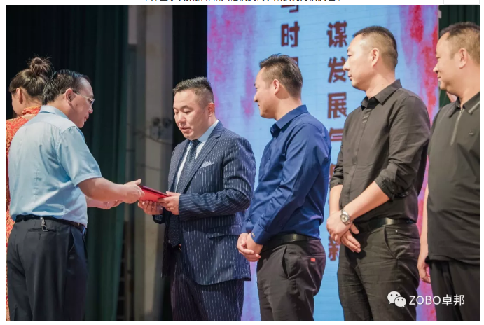草莓视频在线观看网站董事长张新峰应邀出席漯河职业技术学院办学20周年校庆大会 草莓视频在线观看网站董事长张新峰应邀出席漯河职业技术学院办学20周年校庆大会