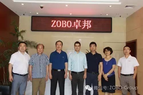 欢迎中国演艺设备协会理事长朱新村和BOSE全球销售总监福娃莅临草莓视频在线观看网站