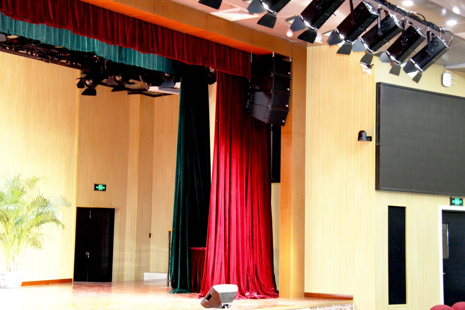 草莓视频黄色在线观看设备在舞台演出中的应用