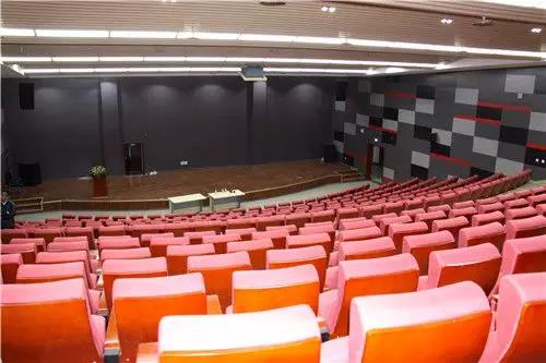 舞台草莓视频黄色在线观看演出调试与音箱布置