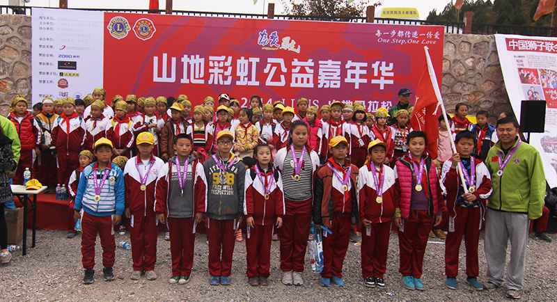以爱之名，贴地疾行