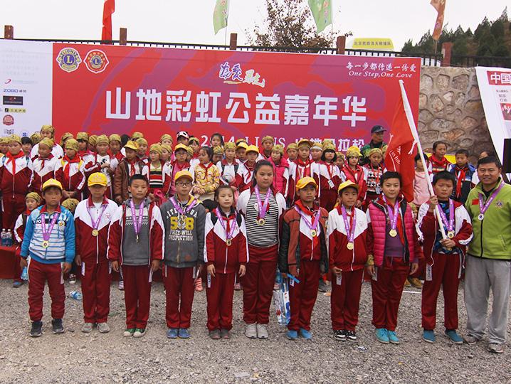 以爱之名，贴地疾行