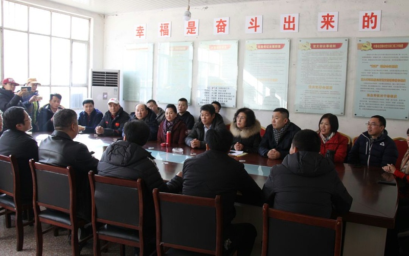5爱照涞源，ZOBO草莓视频在线观看网站党支部寒冬送暖扶贫活动